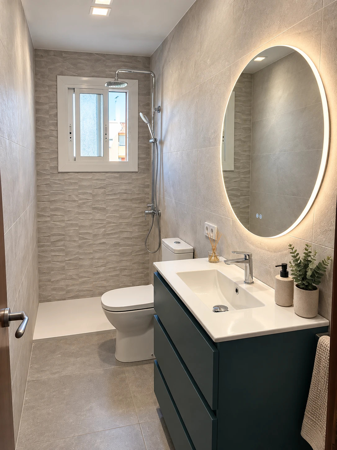 Reforma integral de baño en Premià de Mar — espejo iluminado, mueble moderno y acabados de calidad