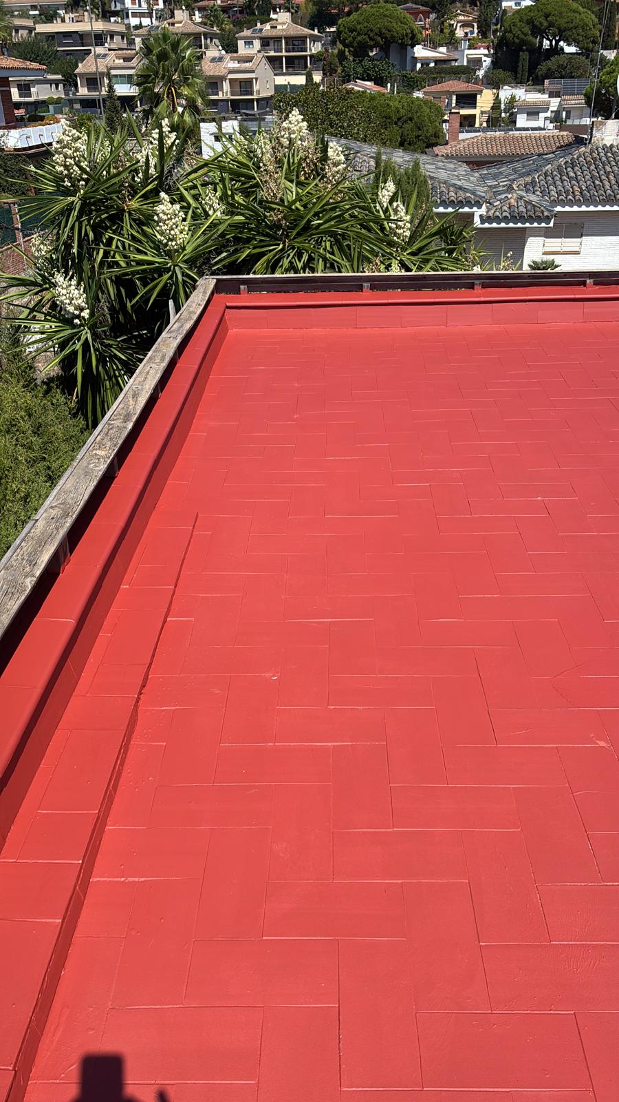 Impermeabilización de terraza en Premià de Mar — acabado profesional en rojo